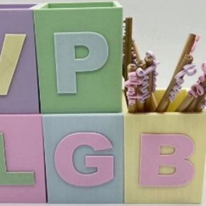 Portalápices de colores cuadrado